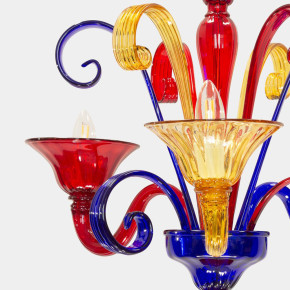 Vielfärbiger Kronleuchter