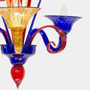 Vielfärbiger Kronleuchter